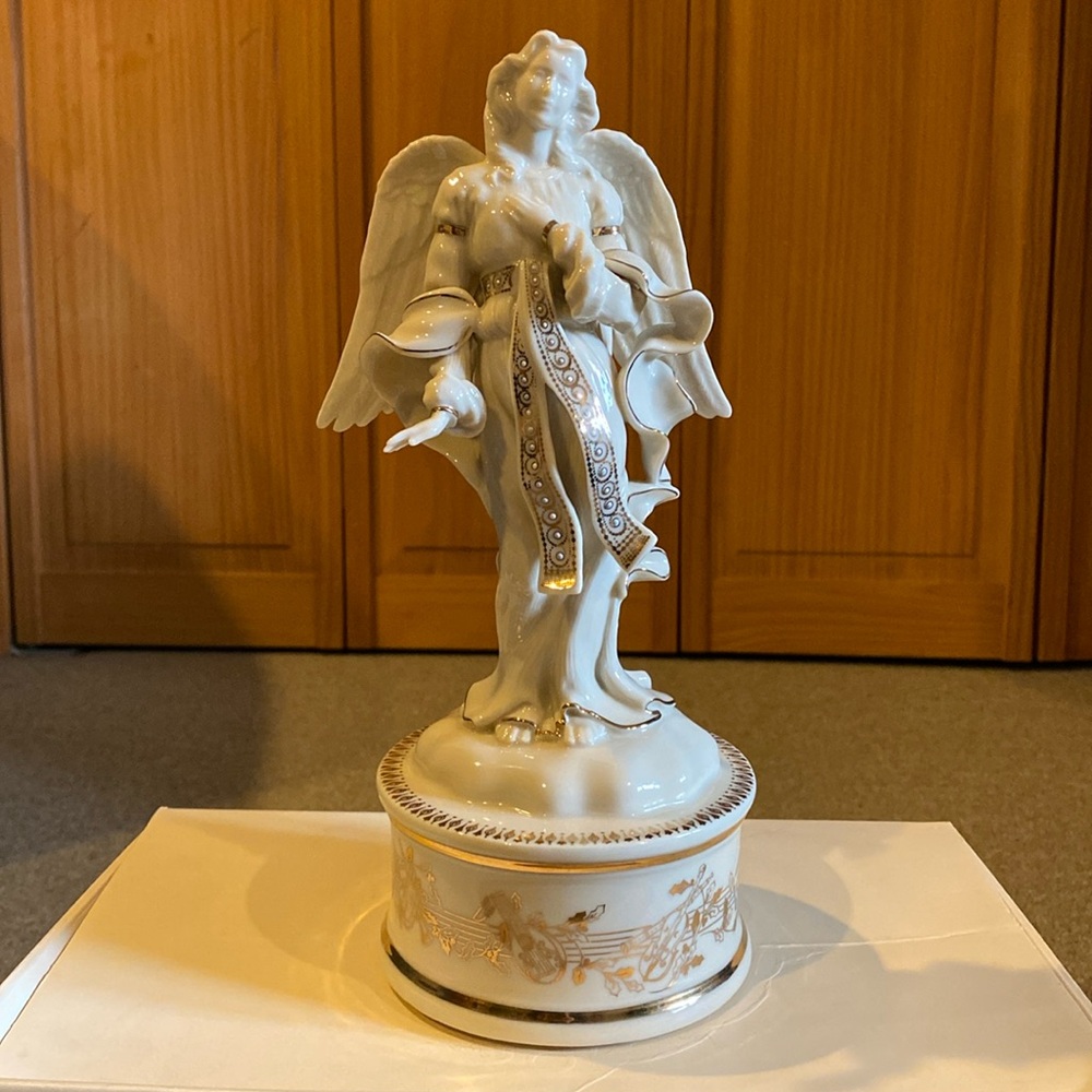 Lenox China “Angel of Glory” musical figurine